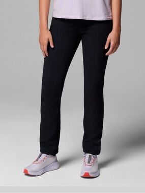 Columbia Omni-Shield™ repels moisture and resists stains. Athleisure